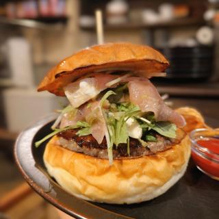 春かおる生ハムとカマンベールチーズのバーガー(Kokopelli)