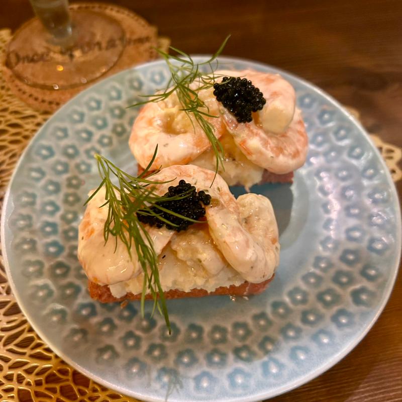 エビのバジルマヨスモーブロー(Once upon a time（ワンス アポン ア タイム）)