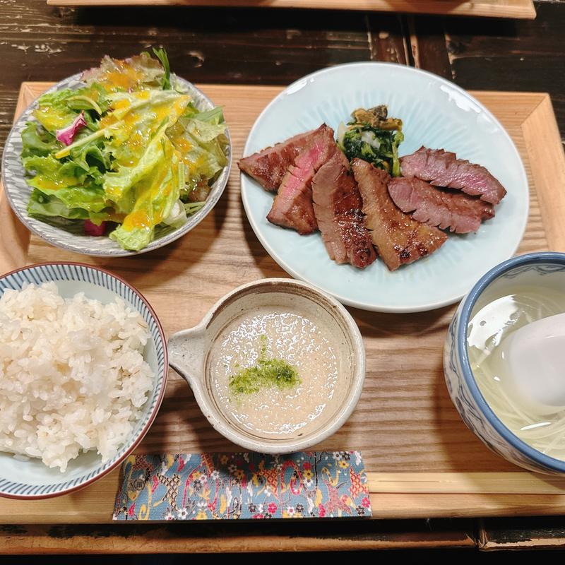 牛たん味わい食べ比べ定食(坂之上商店 )