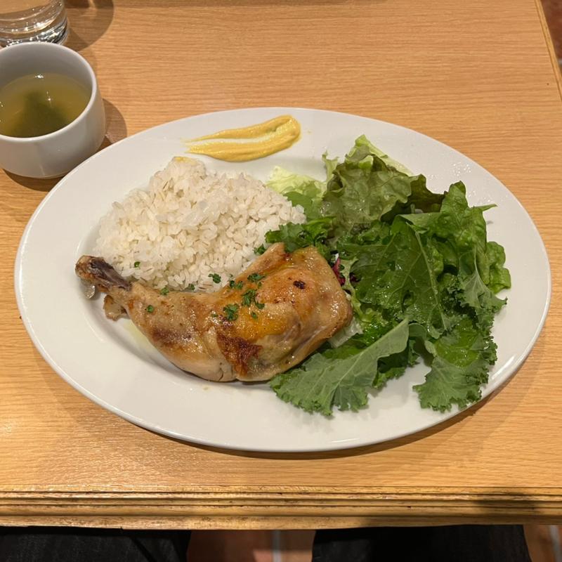 骨付き鶏もも肉のコンフィ(大手町ワインバル 八十郎商店)