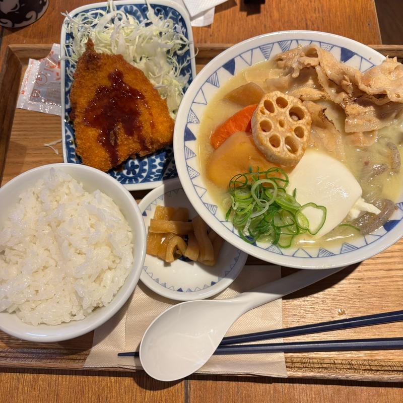 野菜ごろごろ豚汁定食➕アジフライ(ごちそうとん汁)