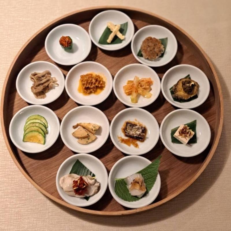 前菜 小皿13種類(唯Sinaburo参鶏湯)