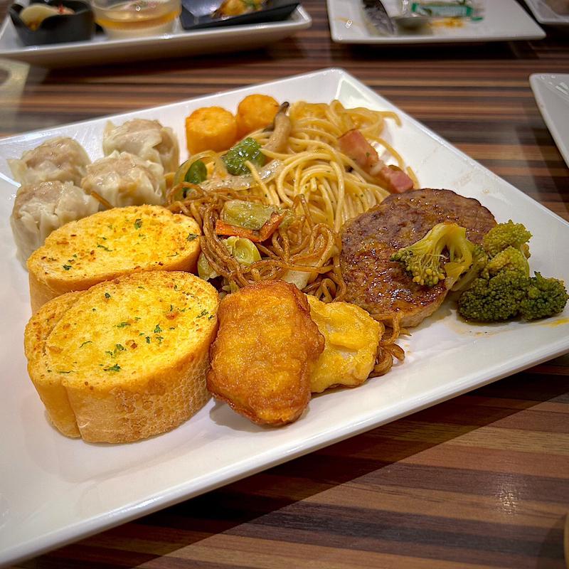 焼売、ガーリックトースト、チキンナゲット、ポテトボール、ハンバーグ、焼きそば、和風パスタ(スパリゾートハワイアンズ )