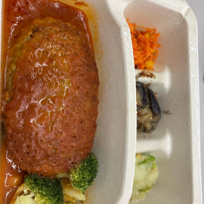 チリハンバーグステーキ(ナッシュ株式会社)