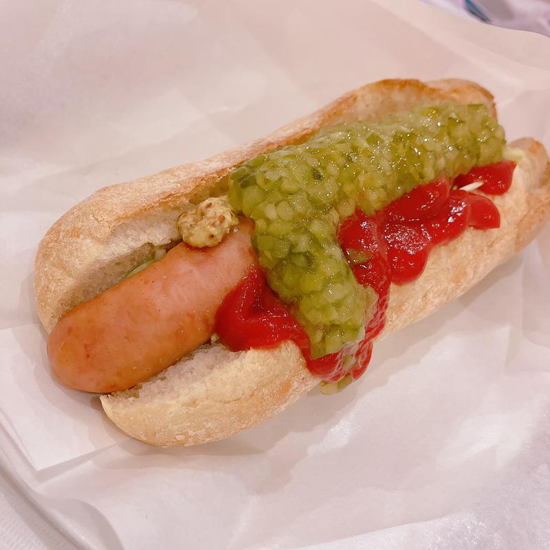 焼きたてドッグ たっぷりピクルス(カフェ ベローチェ 新宿三丁目店 （CAFE VELOCE）)