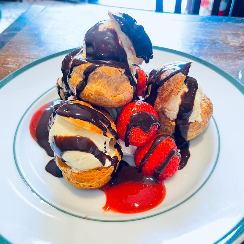 プロフィットロール・オ・フレーズ(𝐒𝐚𝐢𝐧𝐭-𝐃𝐞𝐧𝐢𝐬 𝐂𝐚𝐟é (サンドニ・カフェ))