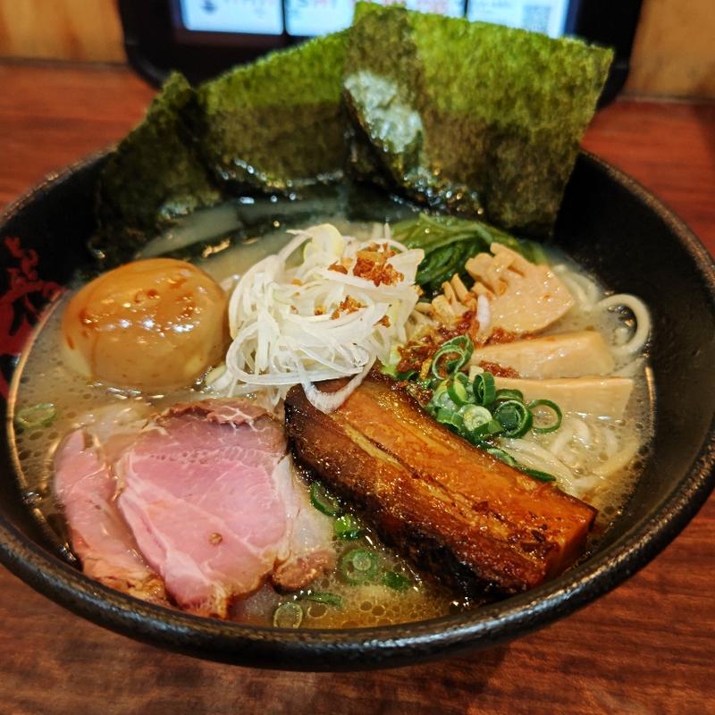 白醤油全部のせラーメン(七志 港南台バーズ店)