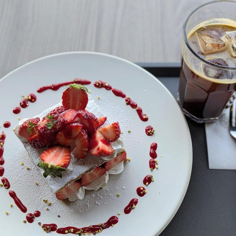 いちごのミルフィーユ アイスコーヒー(VENTOTTO - ヴェントット | カフェ&フルーツパーラー)