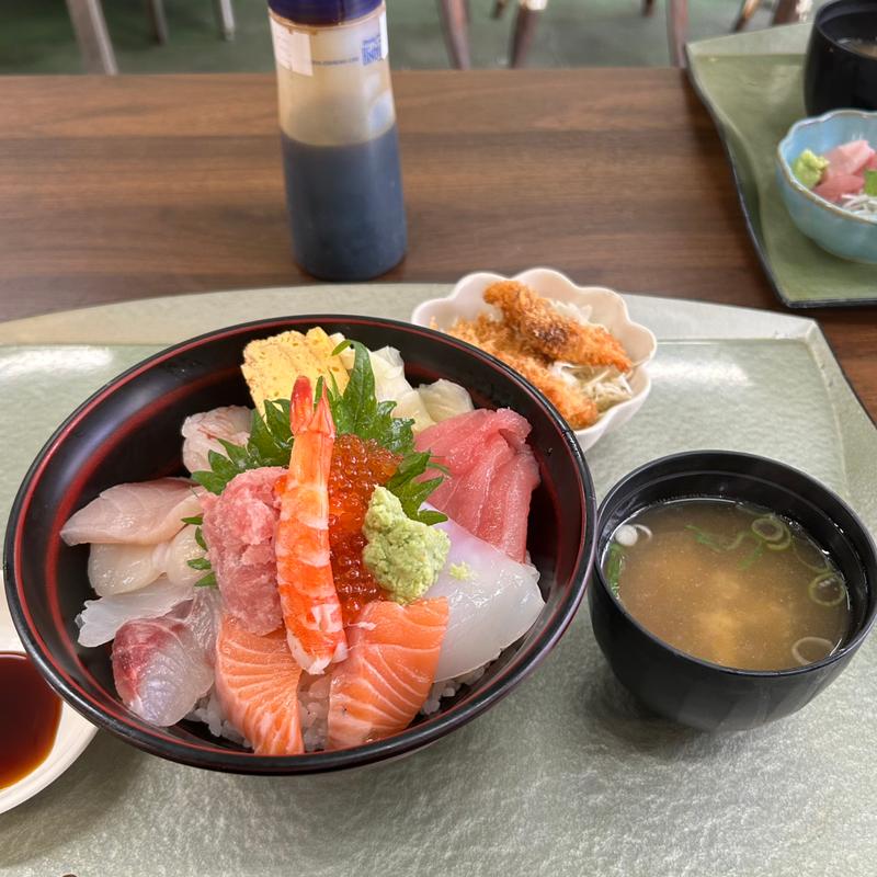 海鮮丼・フライ定食(地魚食堂てるてる)
