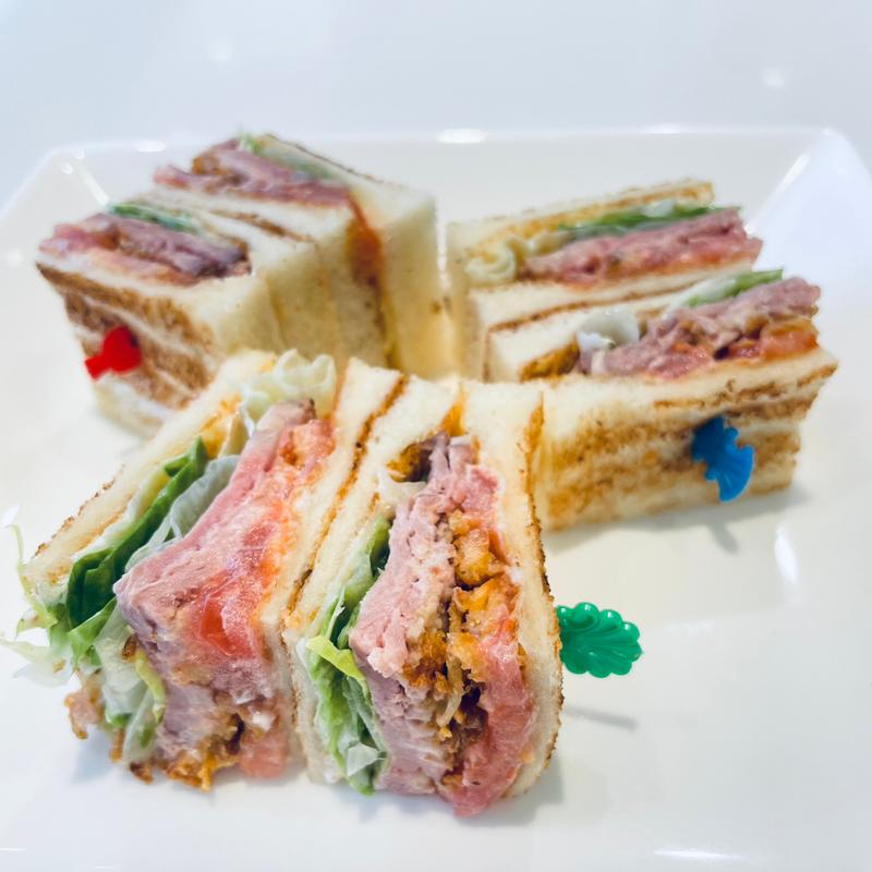 ハーフ ローストビーフサンドイッチ(タカノフルーツパーラー 池袋東武店)