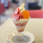 ミニ 苺と柑橘のパフェ(タカノフルーツパーラー 池袋東武店)