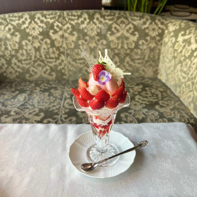 苺のパフェ(サロン・ド・モンシェール 本店～心斎橋～ )