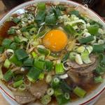 諭吉チャーシュー麺、生卵(自家製麺そばっちゃん)
