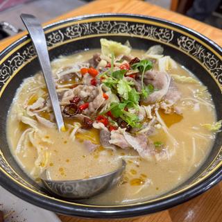 酸辣牛鍋(龍騰酒場)
