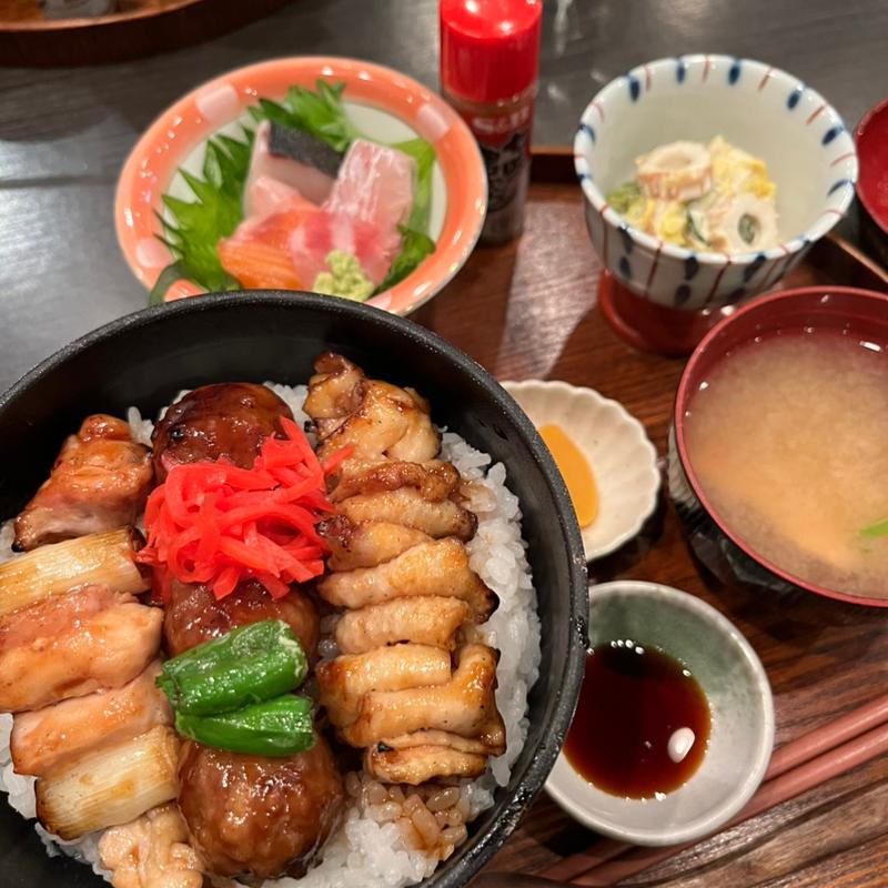 焼き鳥丼セット大盛り(刺身付き)(どんぶり)
