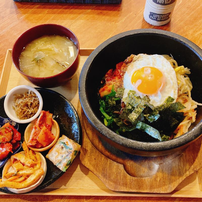 石焼きビビンバ（おかず5品、野良坊菜の味噌汁）(韓国料理　玉ちゃん家)