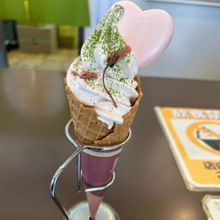 さくらソフトクリーム(期間限定)(高田通泉園 （山城製茶直売所）)