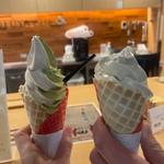 ミックスソフトクリーム（黒糖、抹茶）(百年古家 大家（うふやー）)