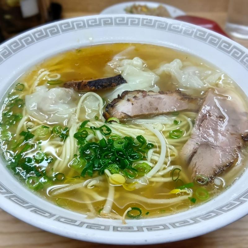 ワンタンメン(春日飯店)