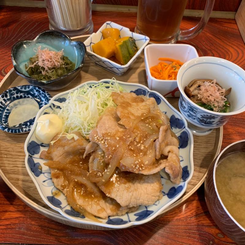 おばんざい4品+メイン定食(せんべろ酒場 らっぱ)