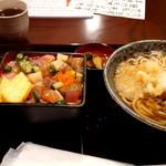 まぐろ海鮮バラちらしとなめこおろしうどん