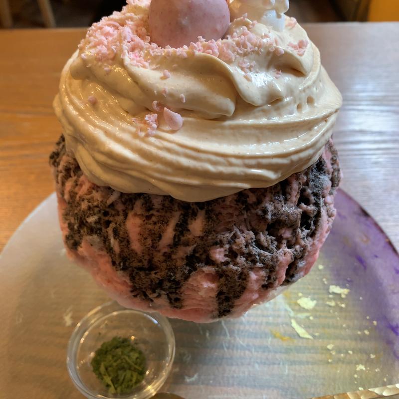 夜桜氷 〜黒ごまピーナッツバターと桜苺〜(氷おばけ)