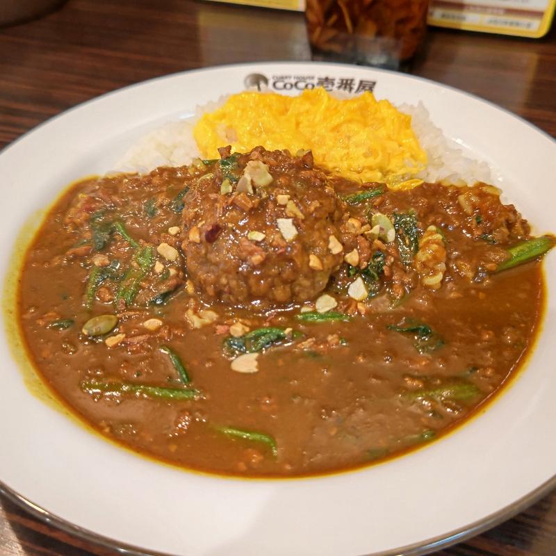 ほぐして食べる粗びきキーマカレー＋スクランブルエッグ＋ほうれん草(CoCo壱番屋 JR石川町駅南口店)