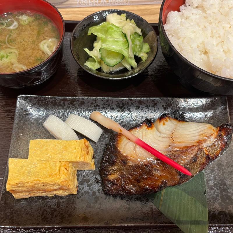 銀だら粕漬け定食(居酒屋 魚がし食堂こむ 鶯谷)