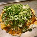 広島風お好み焼き（豚玉）＋生ねぎかけ