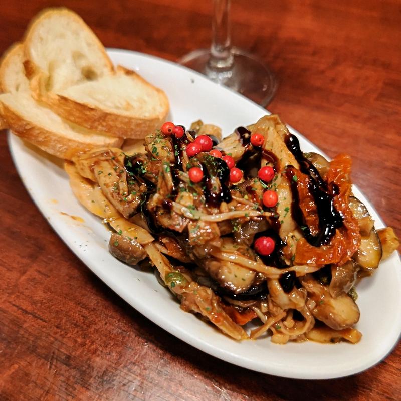 キノコバルサミコマリネ(Wine Stand Basil)