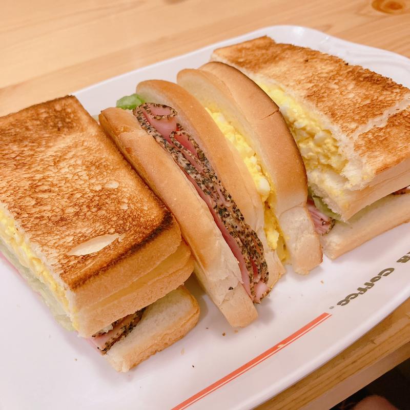 ペッパーポークとたまごの具だくさんサンド(コメダ珈琲店新宿ファーストウェスト店)