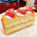 苺のミルフィーユ(CAFÉ AUX BACCHANALES ミナモア広島店)