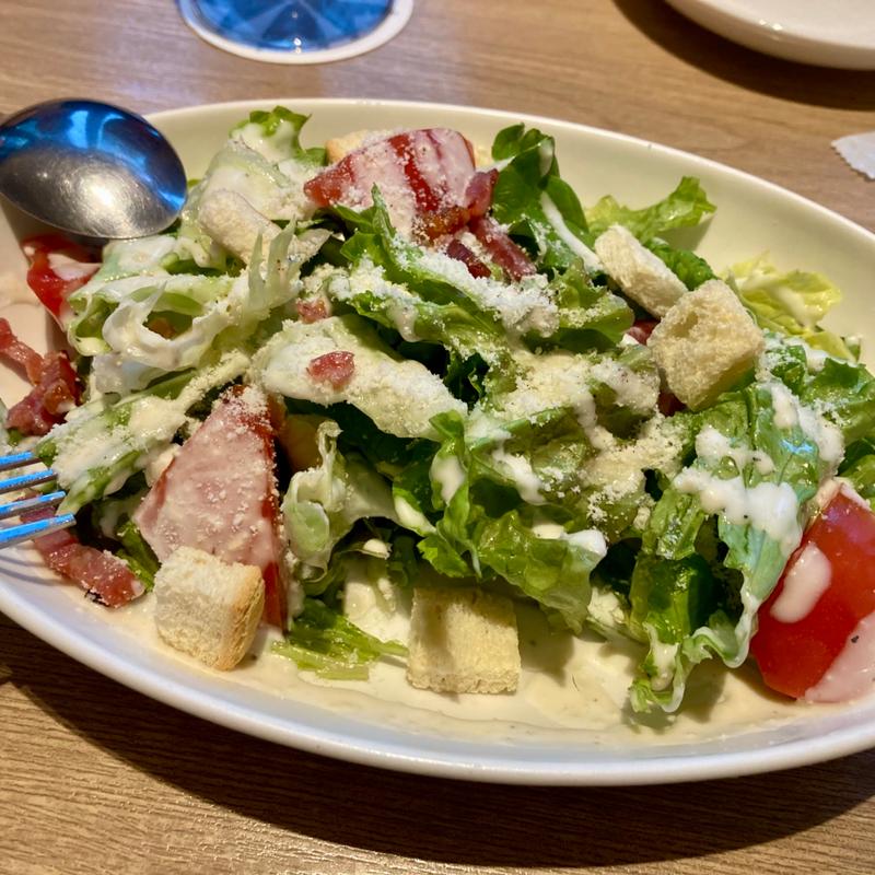 ベーコンと削り立てチーズのシーザーサラダ(世界のビール博物館　 大名古屋ビルヂング店 （セカイノビールハクブツカン）)
