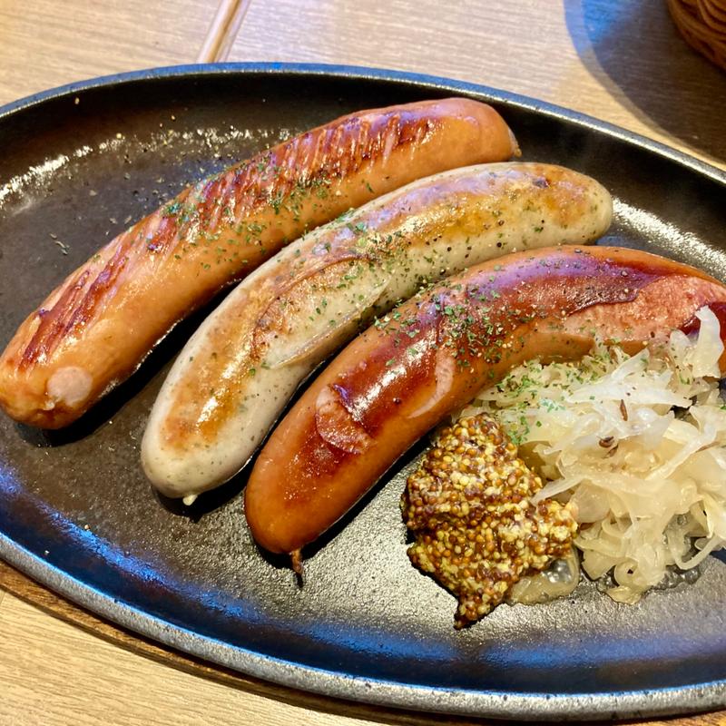 本場ドイツ流トリプルグリルソーセージ(世界のビール博物館　 大名古屋ビルヂング店 （セカイノビールハクブツカン）)