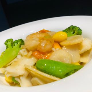 海老とイカのあっさり塩炒め(くにひろラーメン中華店 )