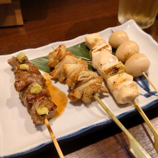 牛ロース串 わさび ＆ むねねぎ間串打ち焼き ＆ 皮の串打ち焼き ＆ コクうま白どんぐり串(とり鉄 成田店)