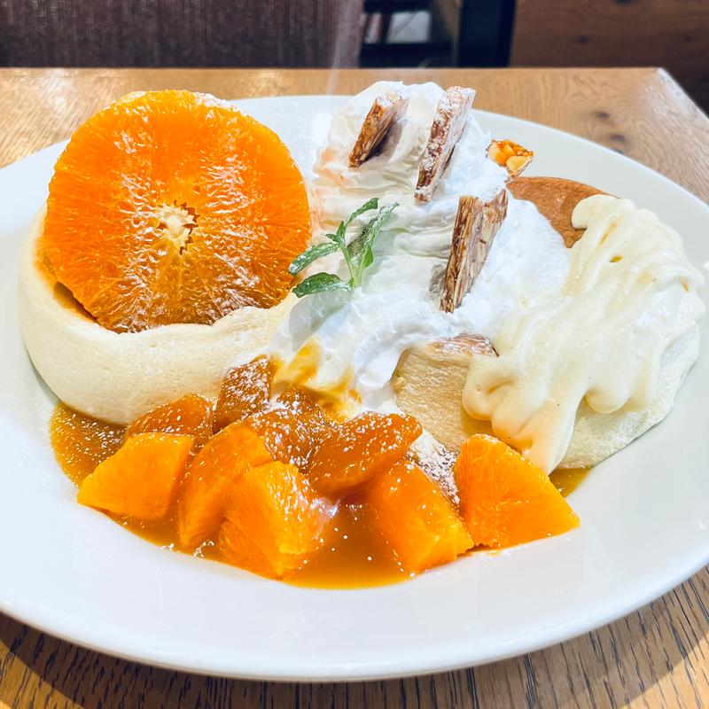 季節限定！【“ぷるふわ”パンケーキ】 とろける“せとか”とカスタード、国産オレンジ使用大人のシュゼットソース(HEARTH SMOKED GRILL & GALETTE【ハース池袋】)
