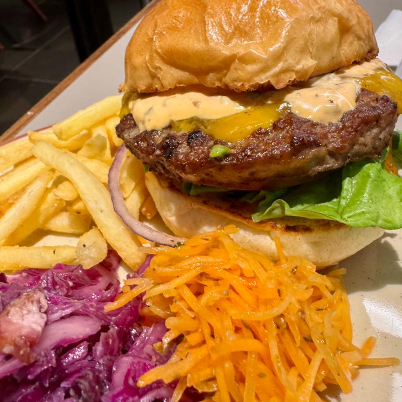 チェダーチーズバーガー(J.S. BURGERS CAFE ららぽーとEXPOCITY店)