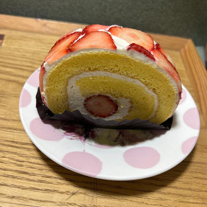 苺のロールケーキ(シャンドワゾー)