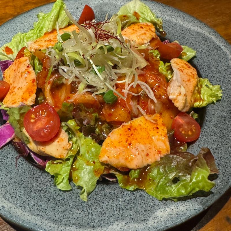 蒸し鶏とキムチの韓国風サラダ(鶏想美食 喰う太ら)