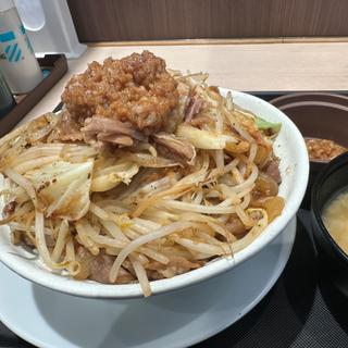 ニンニク野菜マシ大盛り牛めし