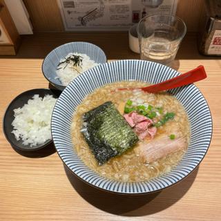 背脂醤油らー麺(焼きあご塩らー麺 たかはし アトレ川崎店)