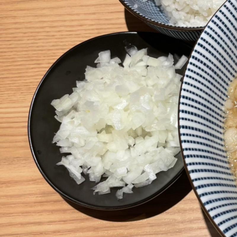 玉ねぎ(焼きあご塩らー麺 たかはし アトレ川崎店)