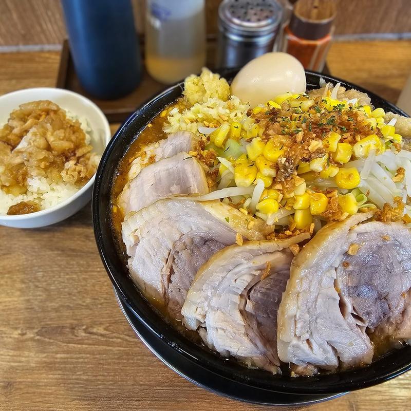 ガリバタコーン味噌ラーメン 豚4枚 味玉 アブライス(ジャンクガレッジ しらこばと公園前店)