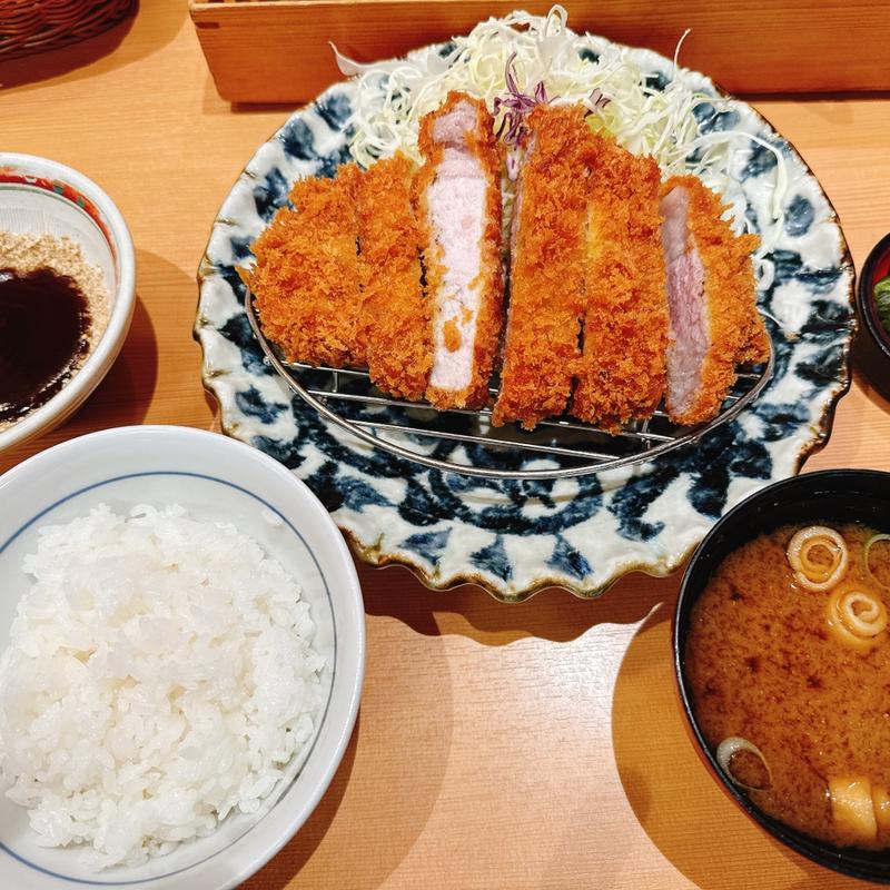 極上とろロースかつ膳(厚切りとんかつよし平 岩出中迫店)