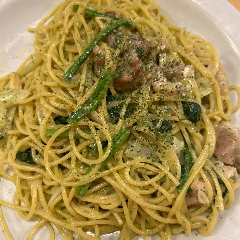 チキンとほうれん草のチーズクリームパスタ(チロリン村 南2条店)