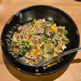 油かす 九条ネギ五目炒飯 ハーフ(食堂黒うさぎ)