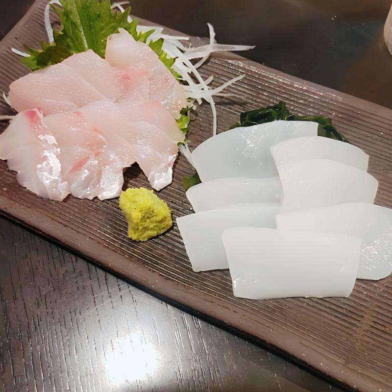 イカ刺  本日の白身刺(居酒屋久茂地 )