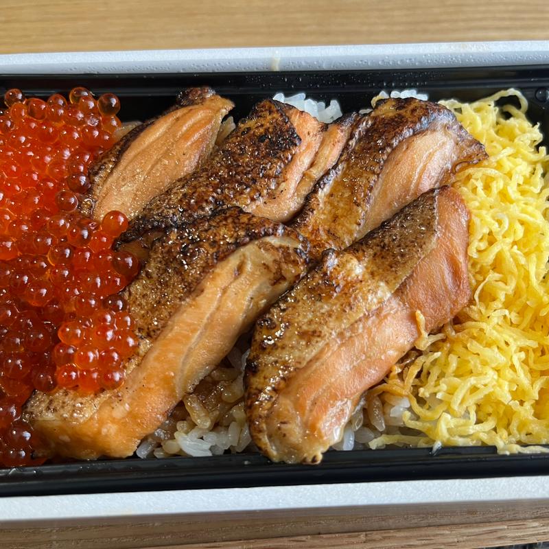 サーモンハラスの蒲焼重(eashion 東京グランスタ店)