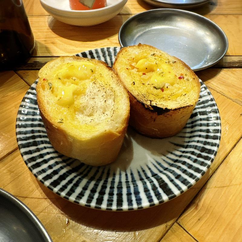 ガーリックトースト(大衆酒場 チャン栓チャン)
